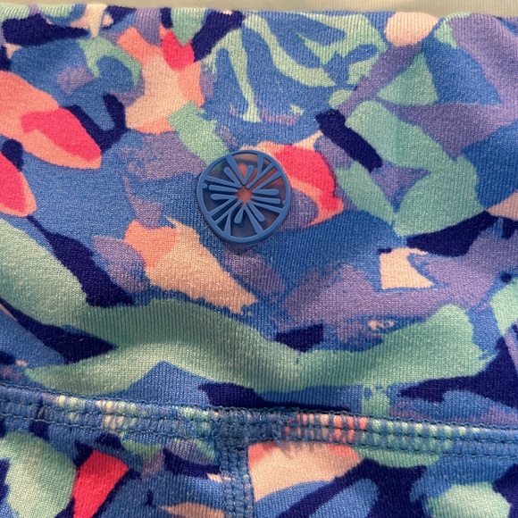 Lilly Pulitzer Party Wave Weekender Luxletic Cropped Legging - Picture 4 of 5
